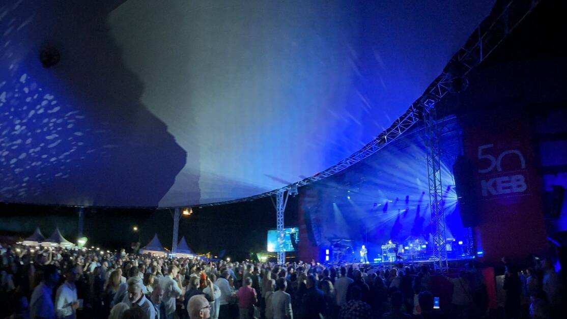 panoramic shot of the main stage and crowd at the concert of Max Giesinger at the 50 years company celebration of KEB Automation in Barntrup